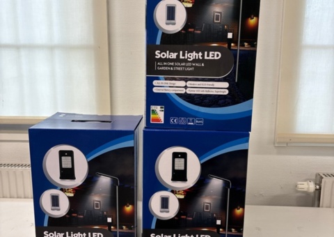 Soldriven LED-lampa för vägg eller stolpe 3st