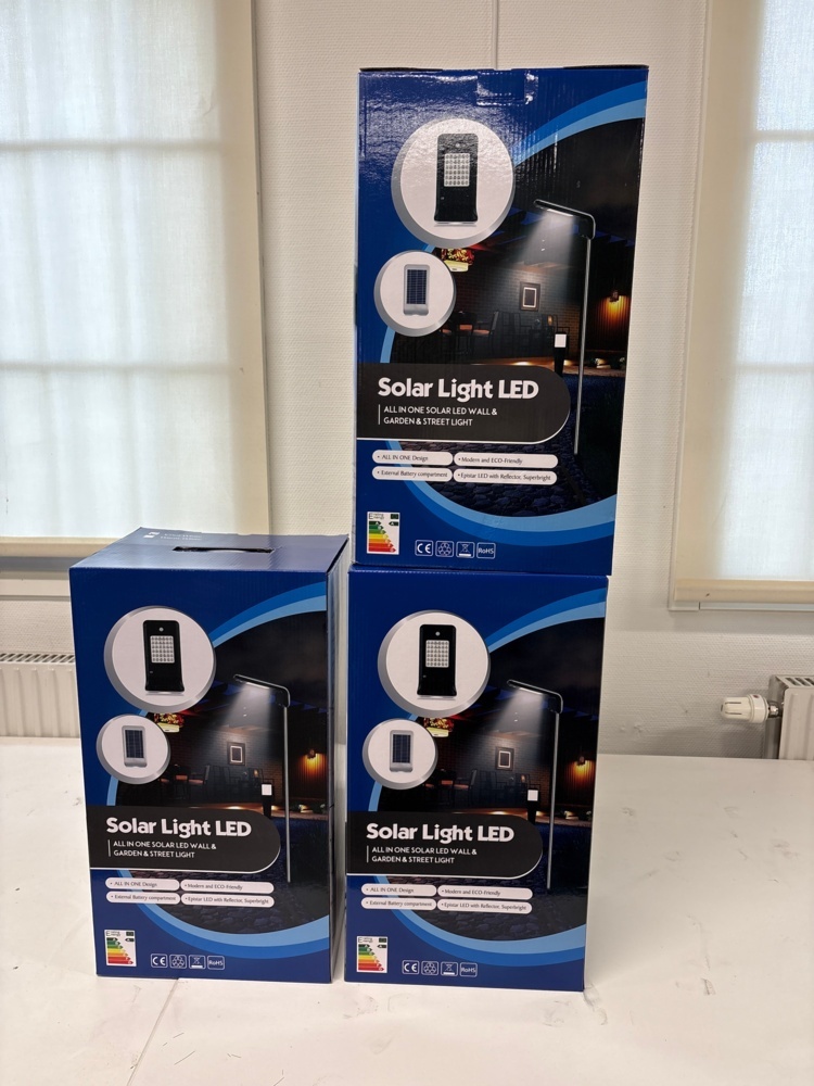 1464164-1 Solar-powered LED lamp for wall or post 3pcs