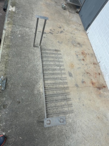 1531328-2 Wall-mounted glass hanger