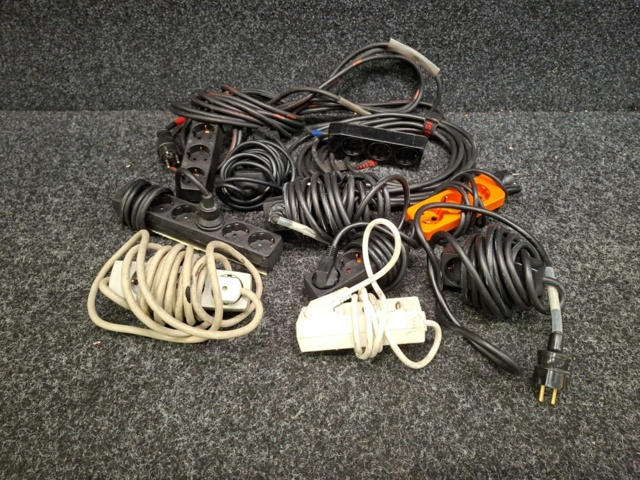 1570866-1 10 power strips & extension cables