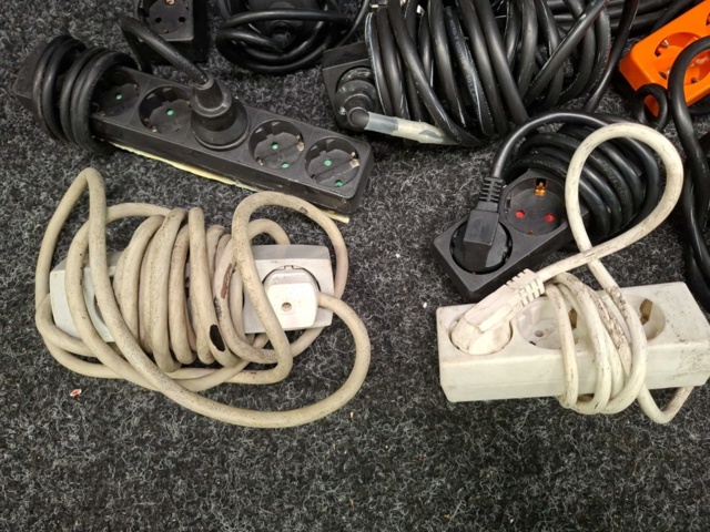 1570866-3 10 power strips & extension cables