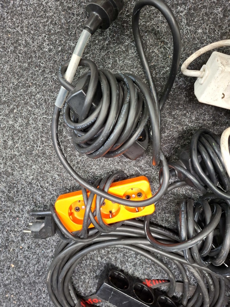 1570866-2 10 power strips & extension cables
