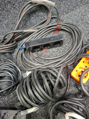 1570866-4 10 power strips & extension cables