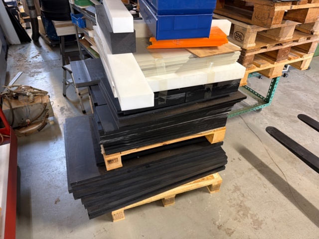 1540854-3 Various plastic materials