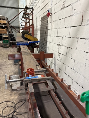 1546134-6 Metal cutting with rack and roller conveyor