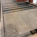 1546134-11 Metal cutting with rack and roller conveyor