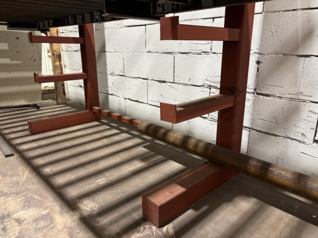 1546134-13 Metal cutting with rack and roller conveyor