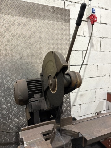 1546134-16 Metal cutting with rack and roller conveyor
