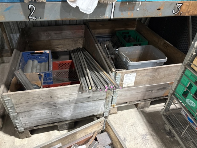1546135-3 Pallet racking and various materials