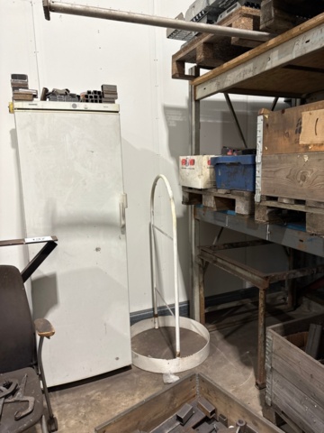 1546135-7 Pallet racking and various materials