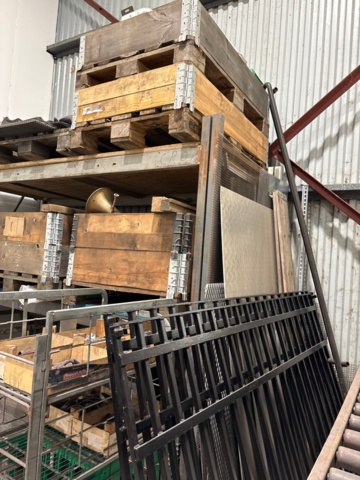 1546135-8 Pallet racking and various materials