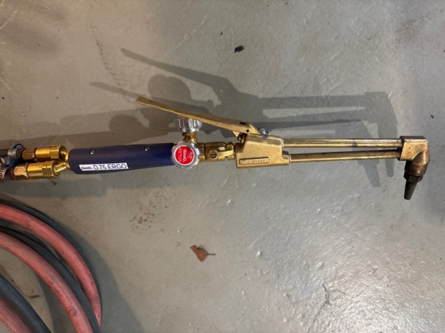 1546146-3 Cutting torch with hoses and regulators - GasIQ D75 ERGO