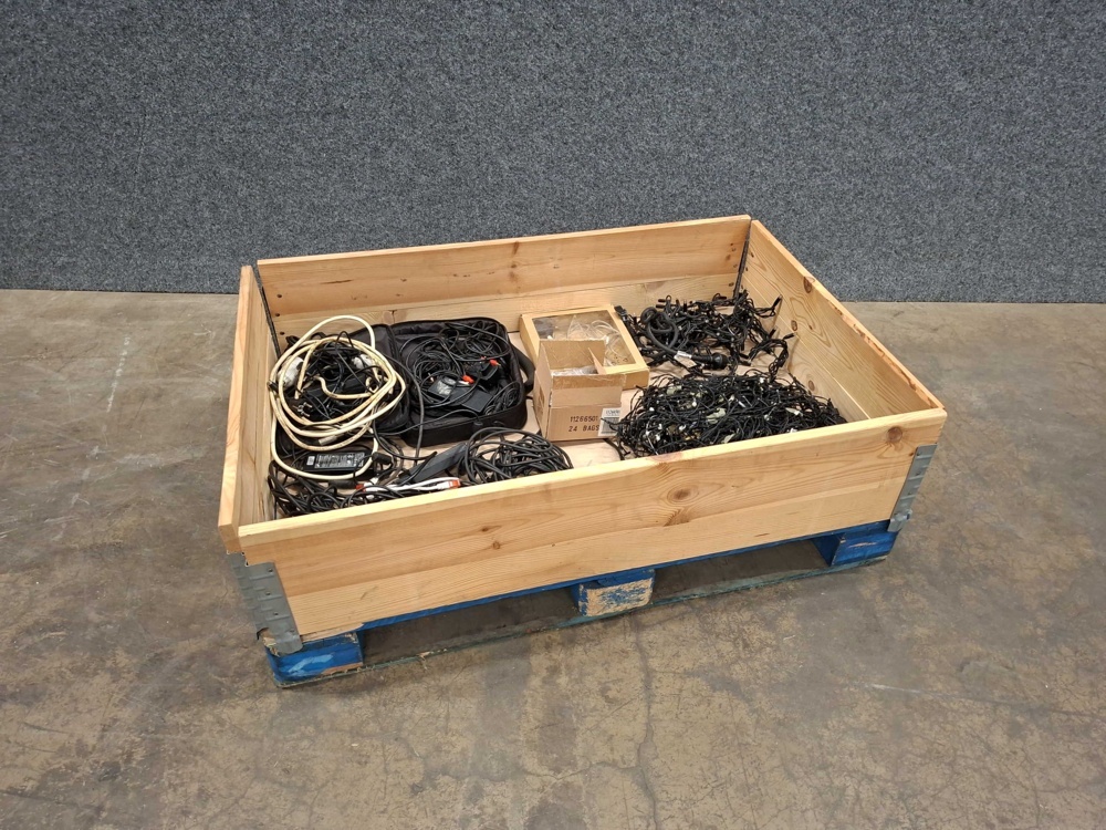 1570912-2 Assortment of electrical cables, light strings, etc.