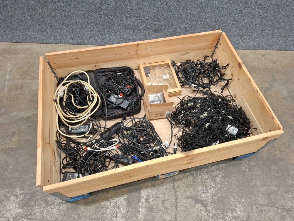1570912-1 Assortment of electrical cables, light strings, etc.