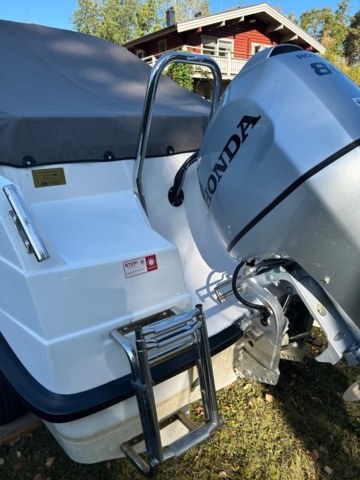 1488730-13 HR 480 BR with Honda 80 hp – very sparingly used