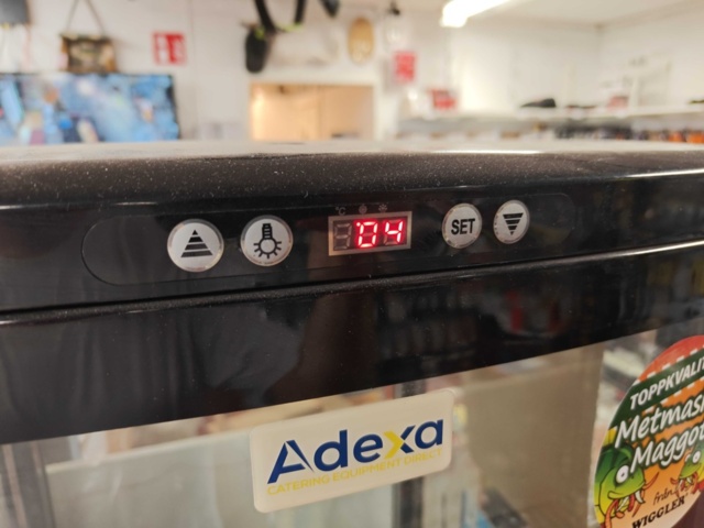 1485673-3 Refrigerated display with fish bait - Adexa XC-238L