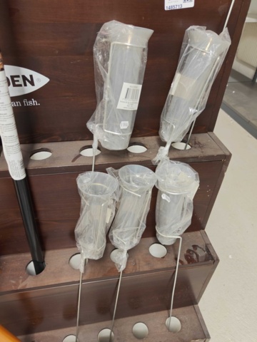 1485713-7 Assorted garden tools