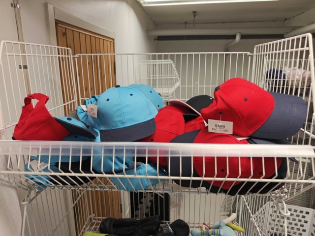 1485724-2 Lot of clothes, shoes, etc.