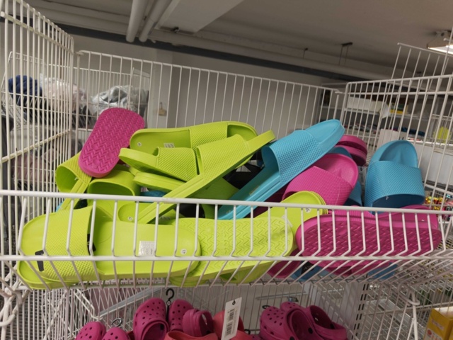 1485724-6 Lot of clothes, shoes, etc.
