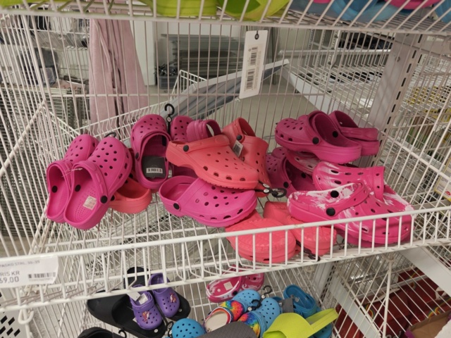 1485724-7 Lot of clothes, shoes, etc.