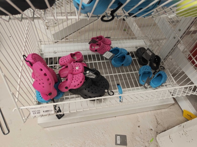 1485724-8 Lot of clothes, shoes, etc.