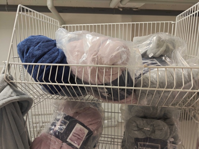 1485724-11 Lot of clothes, shoes, etc.