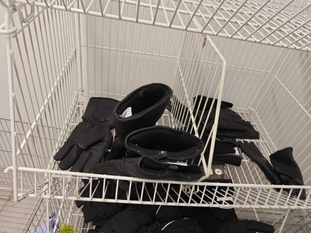 1485724-15 Lot of clothes, shoes, etc.