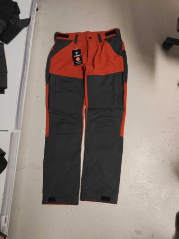 1485731-2 Samling med fritidsbyxor, shorts, underställ