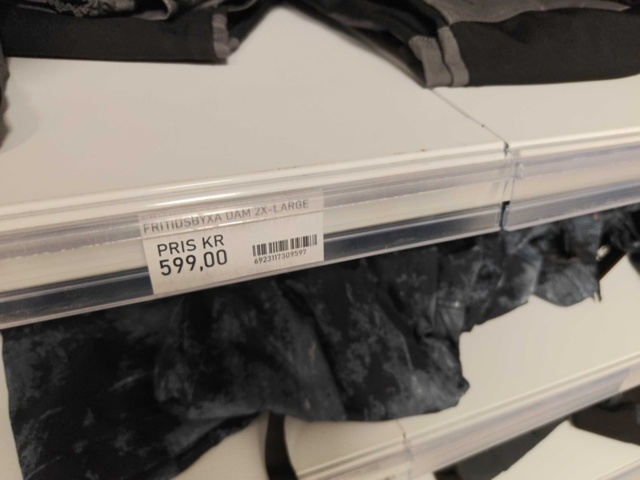 1485731-10 Samling med fritidsbyxor, shorts, underställ