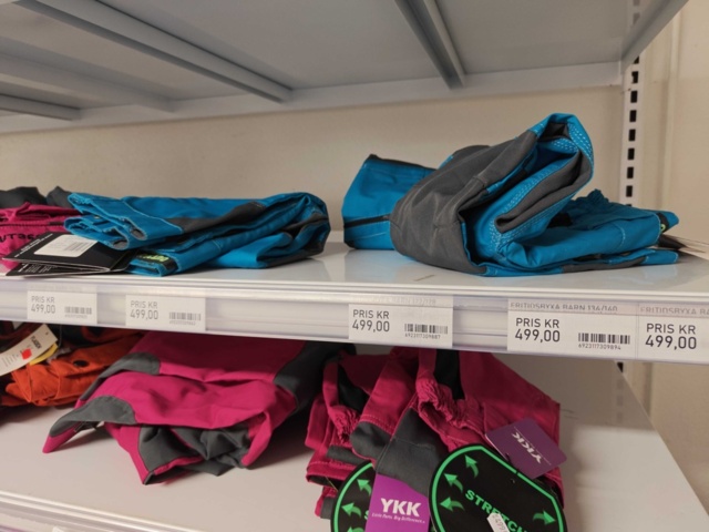 1485731-13 Samling med fritidsbyxor, shorts, underställ