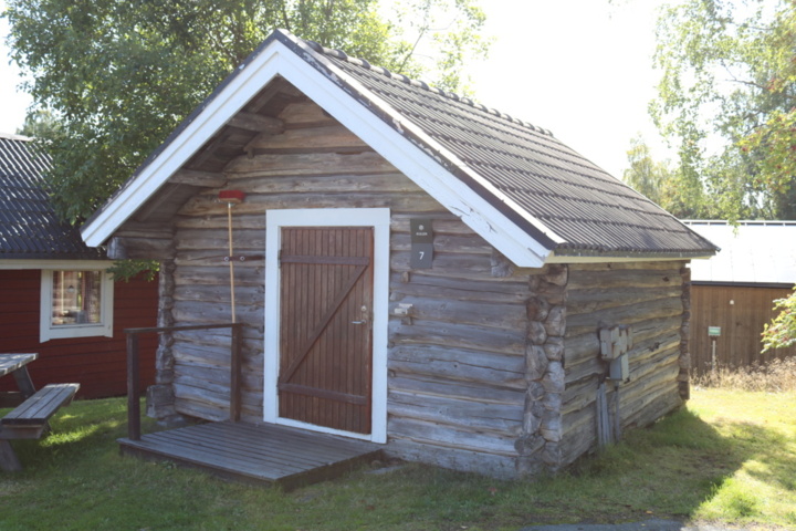 1515197-1 Log cabin ready to move out (Kullen 7)