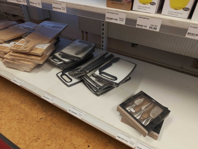 1485737-25 Lot of kitchenware and kitchen equipment