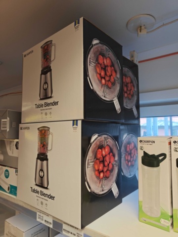 1485737-31 Lot of kitchenware and kitchen equipment