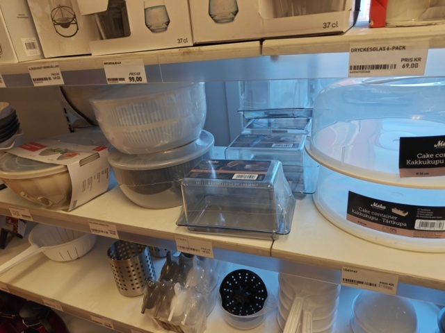1485737-33 Lot of kitchenware and kitchen equipment
