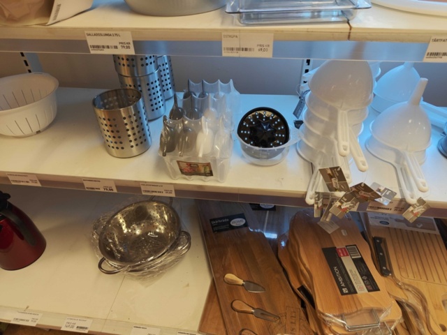 1485737-34 Lot of kitchenware and kitchen equipment
