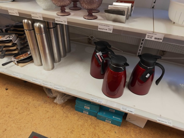 1485737-35 Lot of kitchenware and kitchen equipment