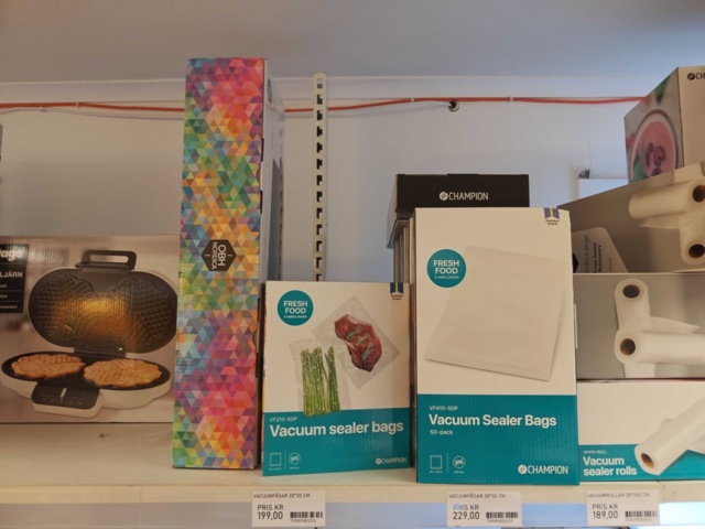 1485737-39 Lot of kitchenware and kitchen equipment