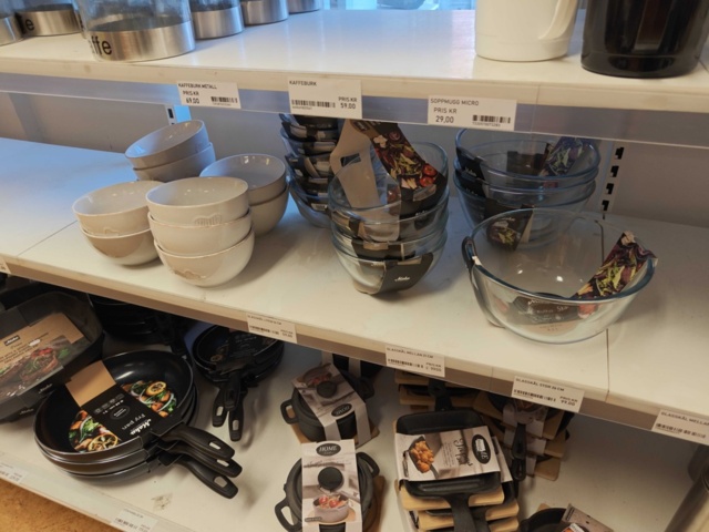 1485737-45 Lot of kitchenware and kitchen equipment