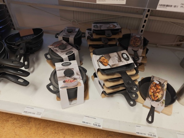 1485737-46 Lot of kitchenware and kitchen equipment