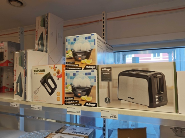 1485737-50 Lot of kitchenware and kitchen equipment