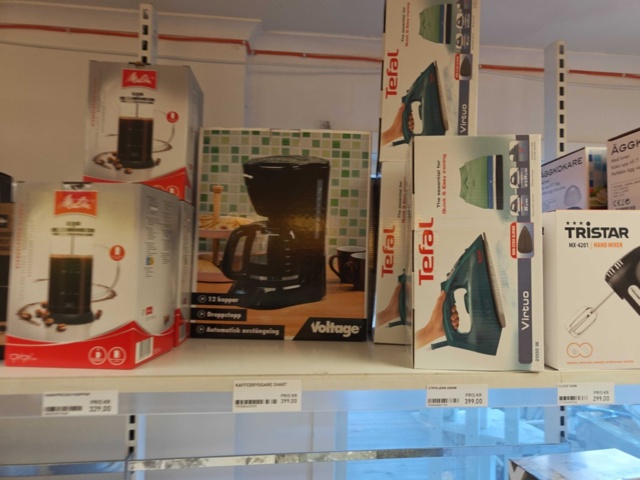 1485737-51 Lot of kitchenware and kitchen equipment