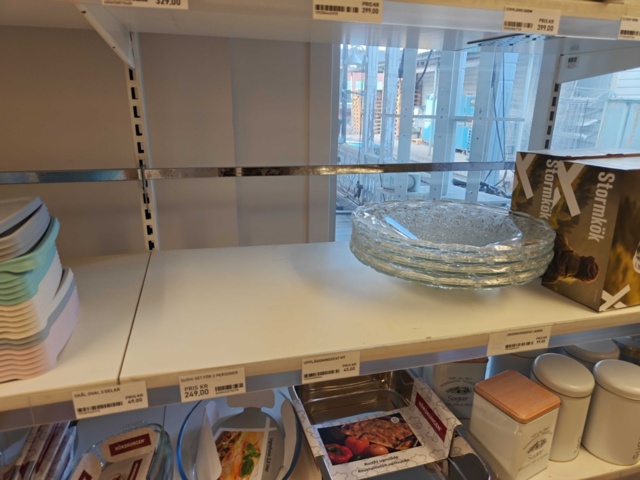 1485737-53 Lot of kitchenware and kitchen equipment