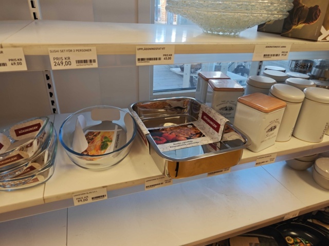 1485737-54 Lot of kitchenware and kitchen equipment