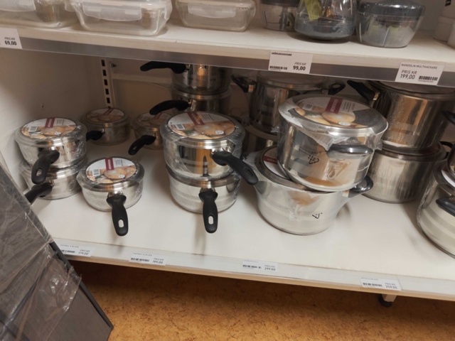 1485737-57 Lot of kitchenware and kitchen equipment