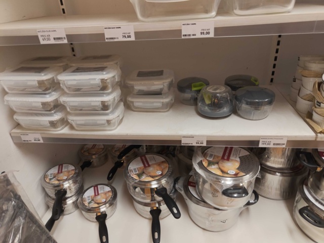1485737-58 Lot of kitchenware and kitchen equipment