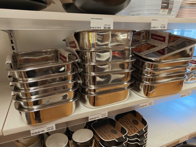 1485737-60 Lot of kitchenware and kitchen equipment