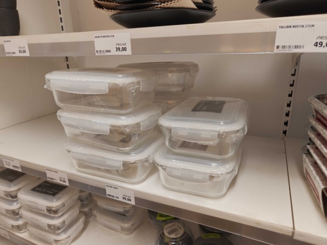 1485737-61 Lot of kitchenware and kitchen equipment