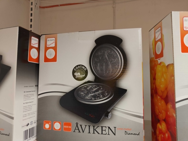 1485737-64 Lot of kitchenware and kitchen equipment
