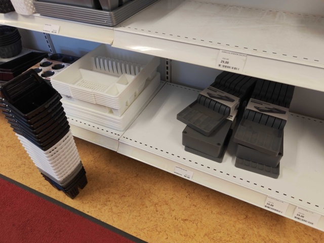 1485737-66 Lot of kitchenware and kitchen equipment