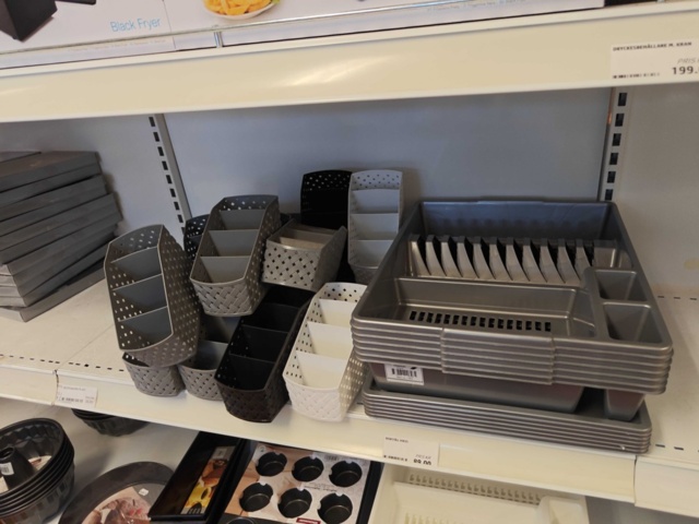 1485737-69 Lot of kitchenware and kitchen equipment